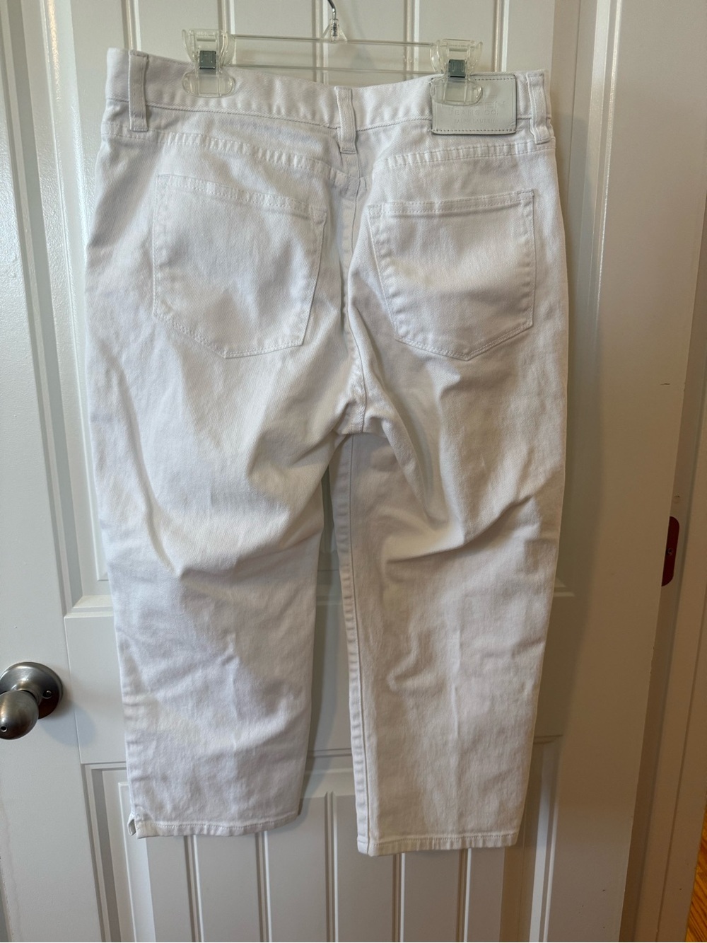 Women’s Capri White Denim Jeans - Picture 4 of 6